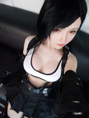 [Net Red Model Coser] Yi Xiao Yang Ze "Offizielles Kleid von Tifa"