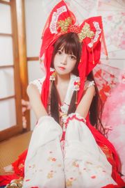 Sakura Momao "Reimu Happy New Year" [Lori COS]